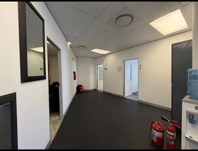 367M² OFFICE TO LET IN SOMERSET WEST MALL TRIANGLE